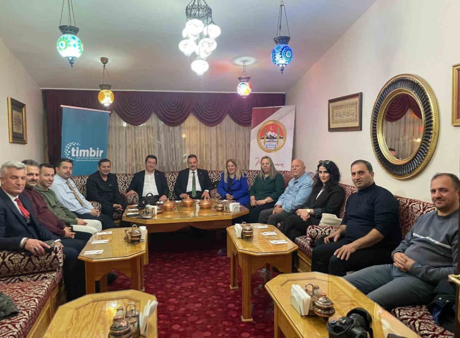 Erzurum’da Akademi ve Medya Temsilcileri Dijital Çağın Getirdiklerini Masaya Yatırdı