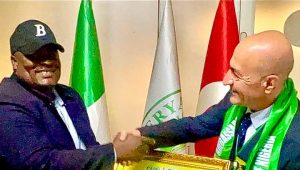 Türk Vatandaşı Ali Yıldız’a Nijerya’dan Prestijli Onur: “Küresel Büyükelçi”